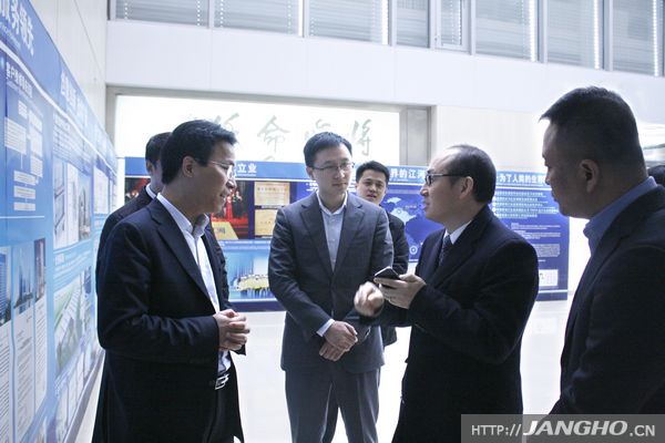 SOHO中国有限公司董事长潘石屹莅临ok138cn太阳集团幕墙考察参观